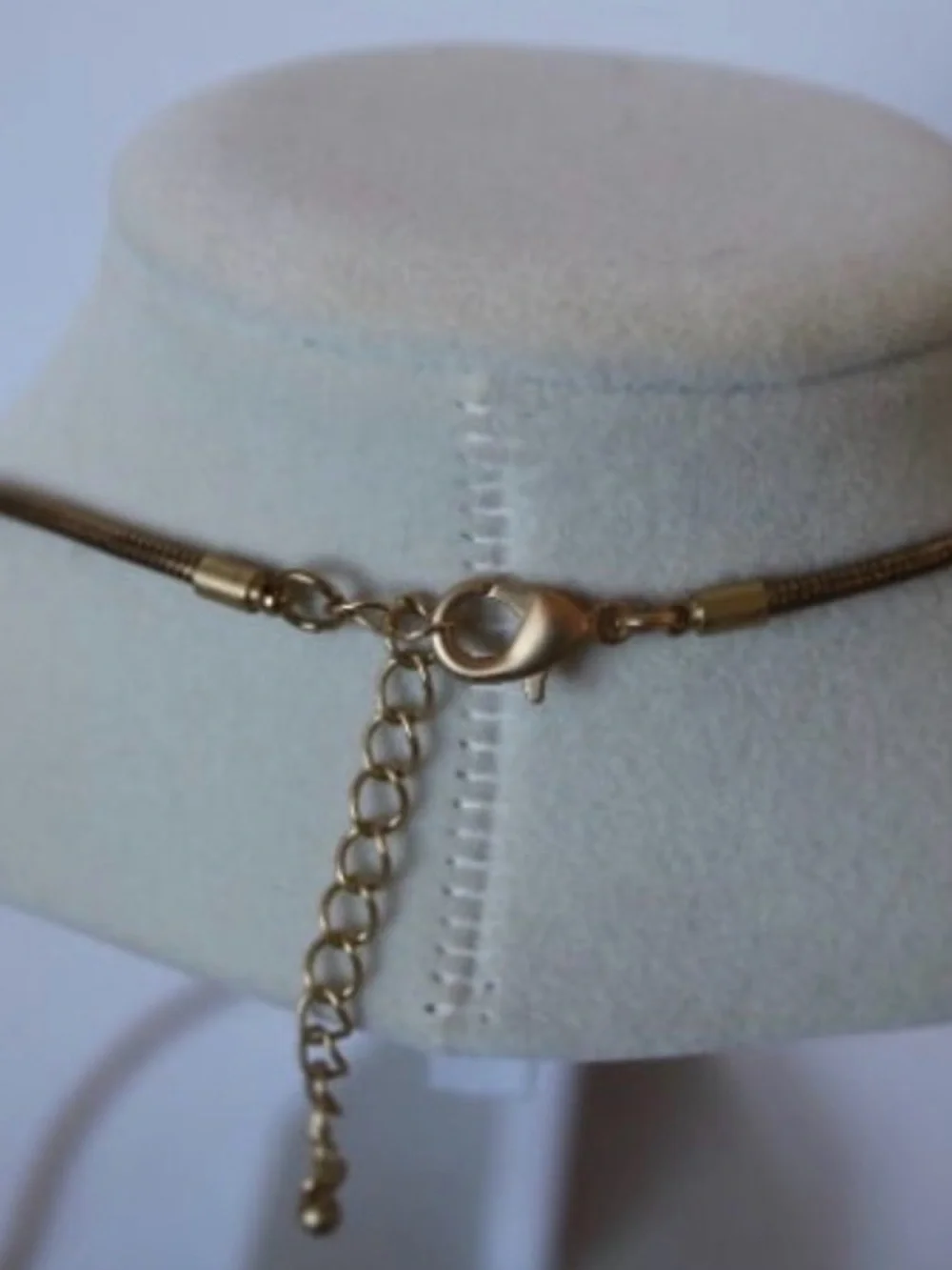 Vintage Gold Toned Geometric Oval Necklace 30
